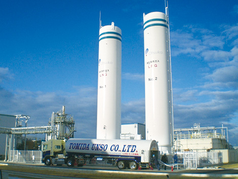 LNG燃料転換ESCO事業により製薬会社工場内に導入したLNGサテライトタンク