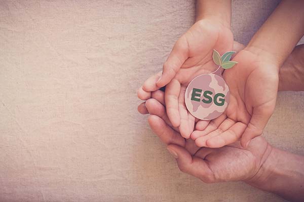 グローバル規模で重視される「ESG投資」。投資対象となるために企業が取り組むべき対応とは